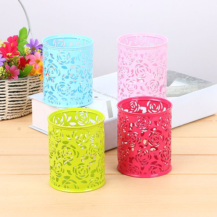 Ống đựng bút sắt hoa