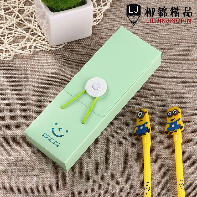 Hộp bút nhựa có móc